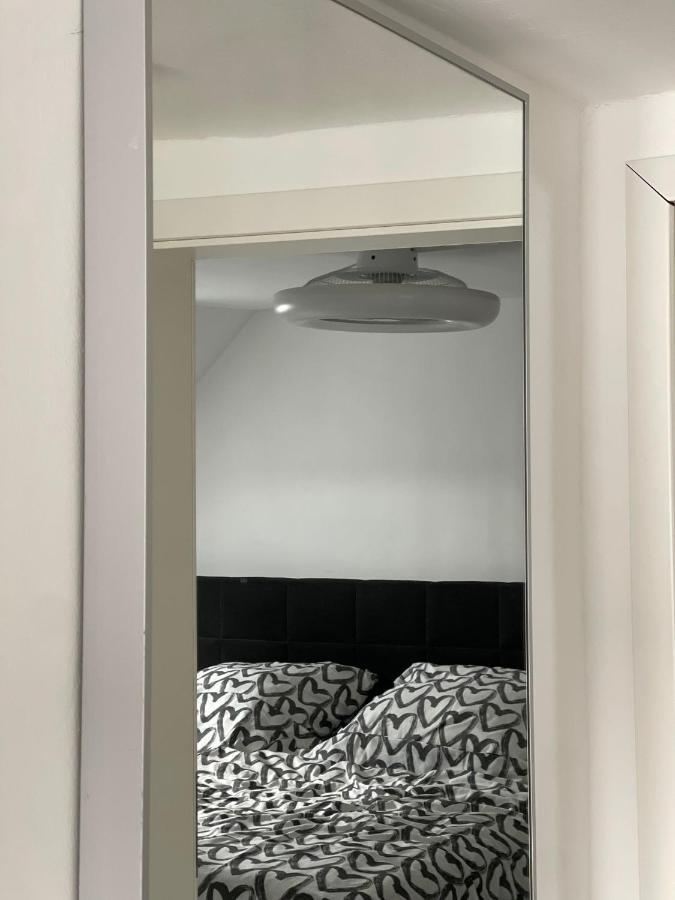 3 Zimmer, Parkplatz, W-Lan, Homeoffice Bergisch Gladbach Exterior foto