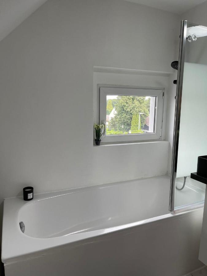 3 Zimmer, Parkplatz, W-Lan, Homeoffice Bergisch Gladbach Exterior foto